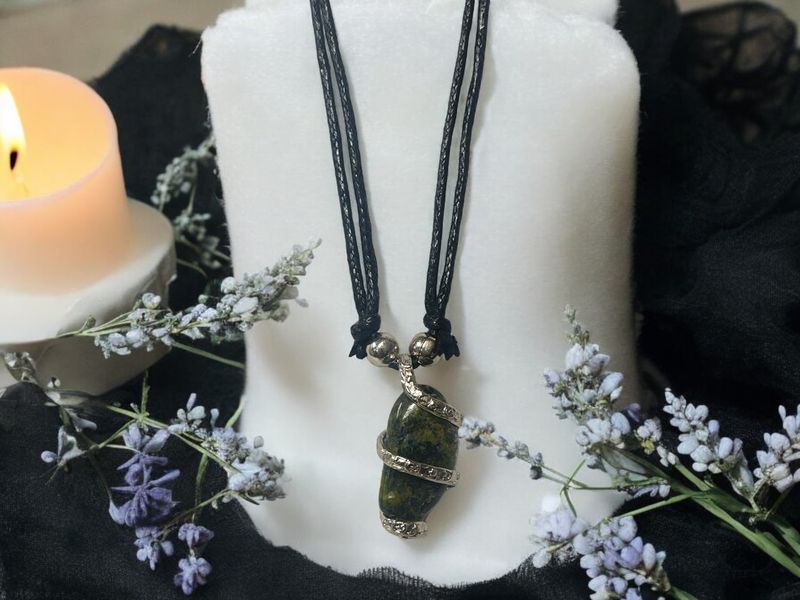 Serpentine Tumbled Stone Pendant Necklace