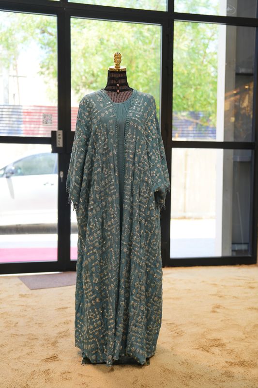 L/XL 2 Piece Special Embroidery Dress Length 54&quot;
