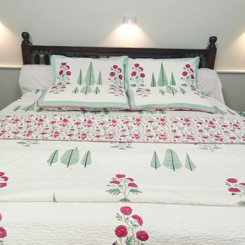 Palm Luxury- King Size Bedding Set: Bedsheet + Bedcover + 4 Pillows