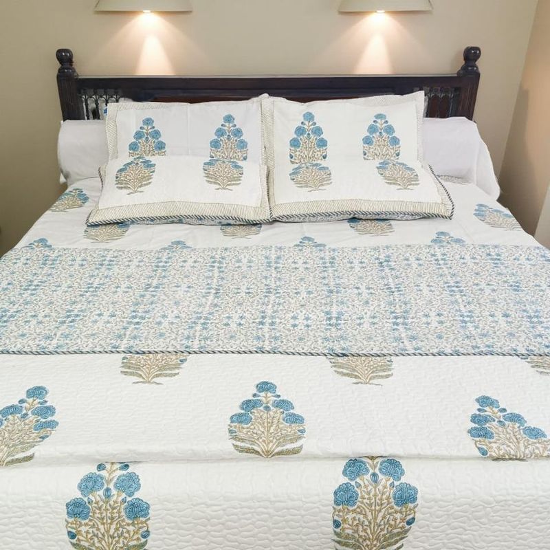 Palm Luxury- King Size Bedding Set: Bedsheet + Bedcover + 4 Pillows