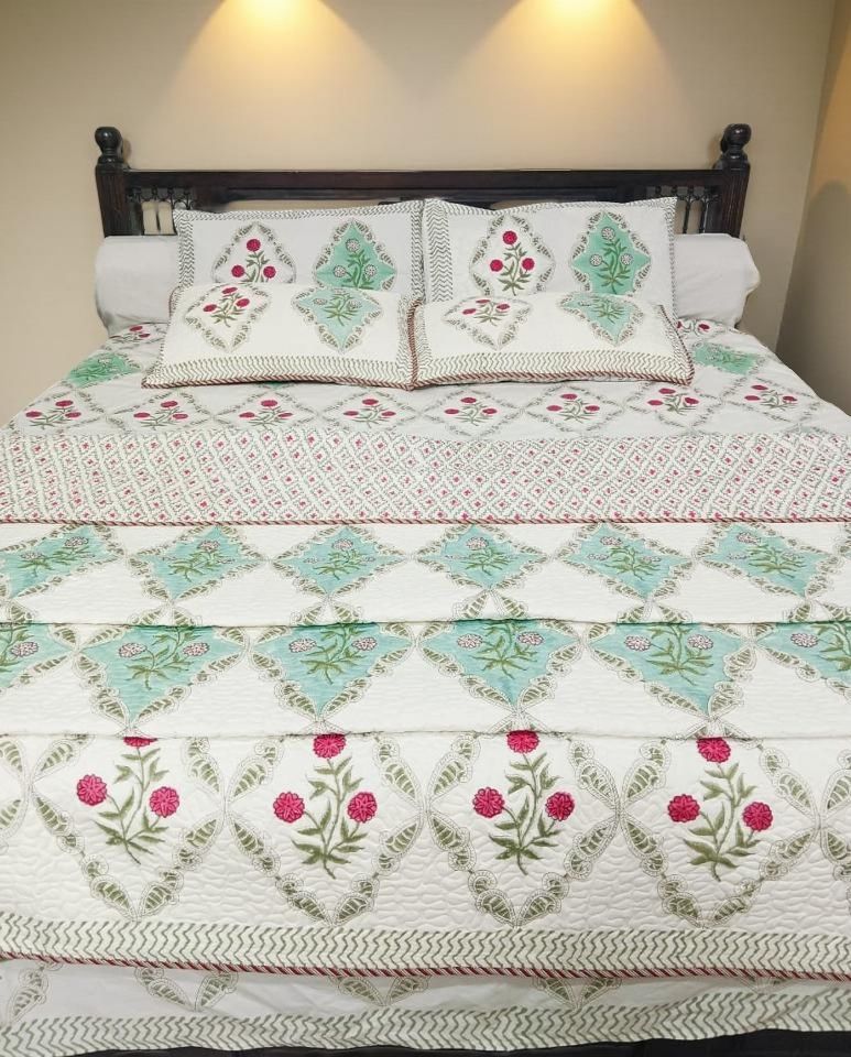 Palm Luxury- King Size Bedding Set: Bedsheet + Bedcover + 4 Pillows