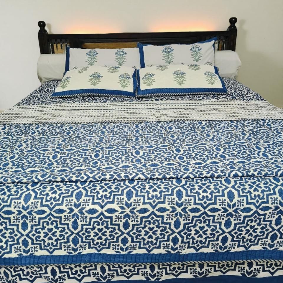 Palm Luxury- King Size Bedding Set: Bedsheet + Bedcover + 4 Pillows