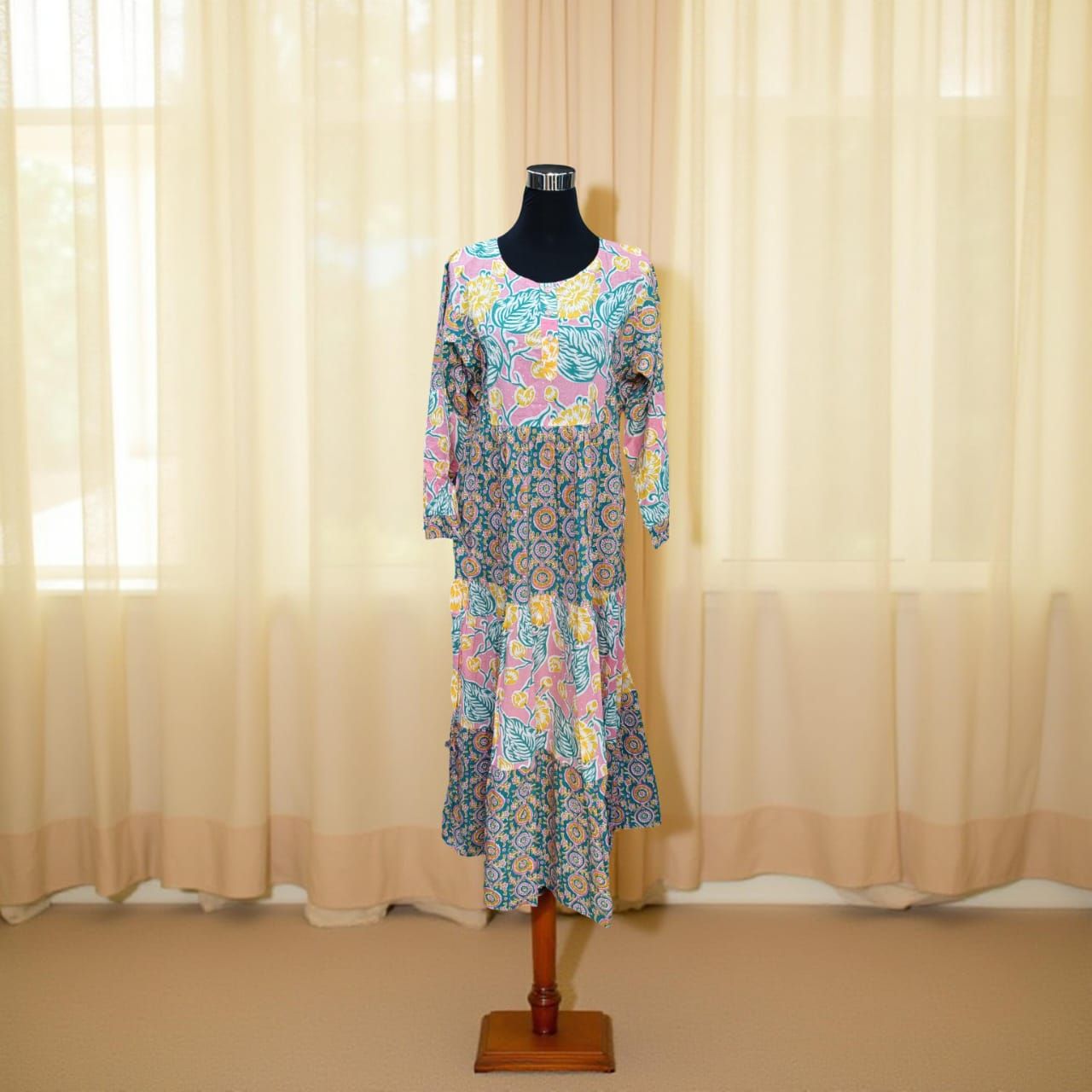 L/XL Juhi Dress 𝟤̶𝟢̶𝟢̶ 100 AED
