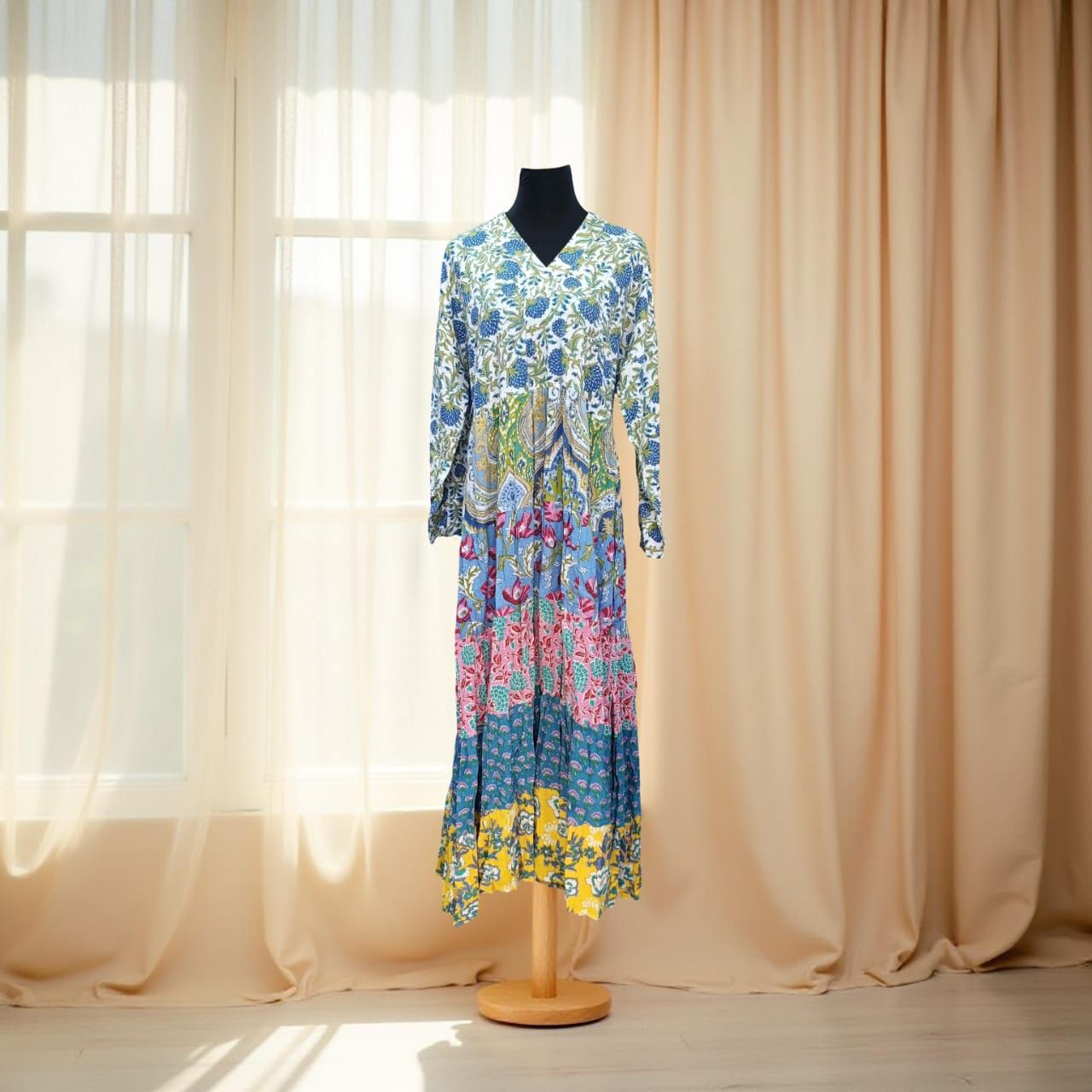 L/XL Maldives Crystal Printed Cotton Dress 𝟤̶𝟢̶𝟢̶ 100 AED