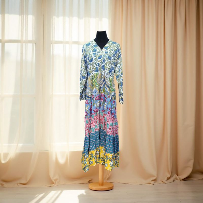 L/XL Maldives Crystal Printed Cotton Dress 𝟤̶𝟢̶𝟢̶ 100 AED