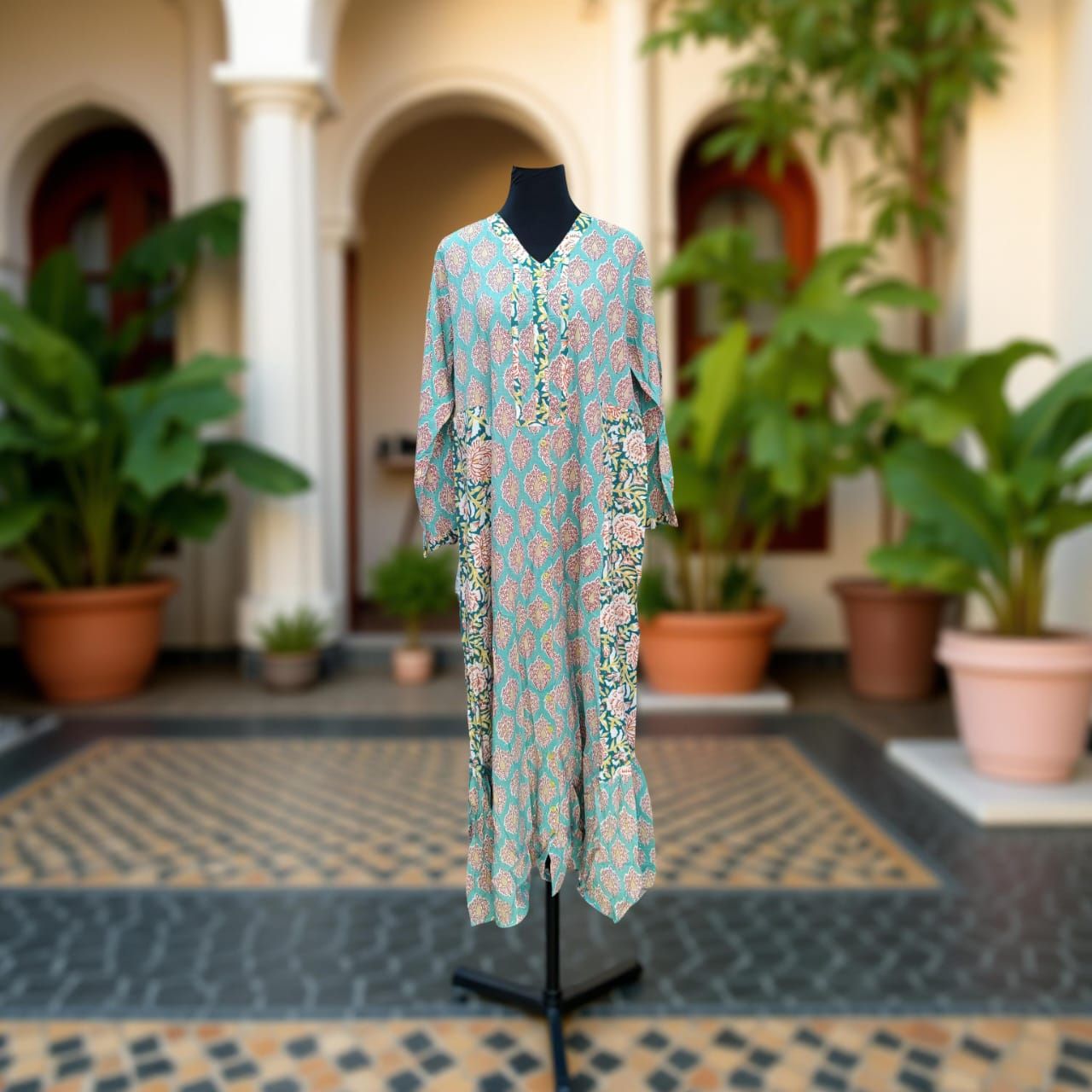 L/XL Tulip Printed Cotton Crystal Dress 𝟤̶𝟢̶𝟢̶ 100 AED