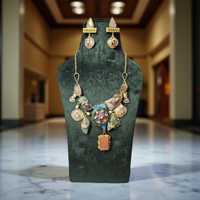 Luxury Kundan Necklace set with Earrings