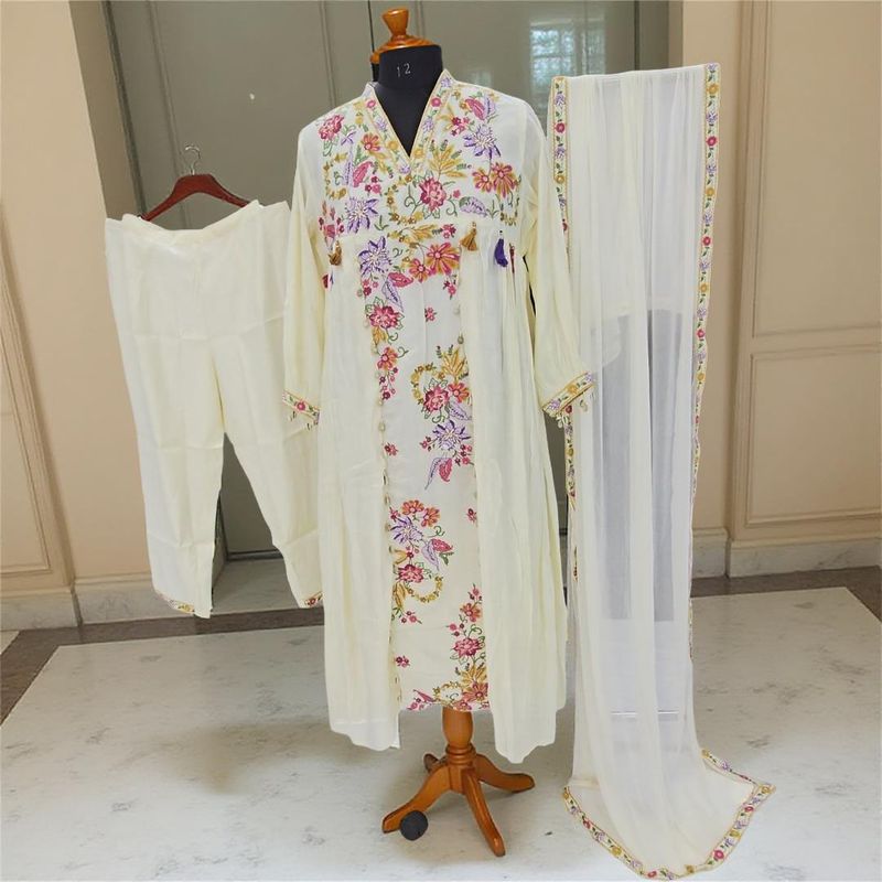 L/XL Embroidery V- Neck Collar 3 pcs Co-ord Set