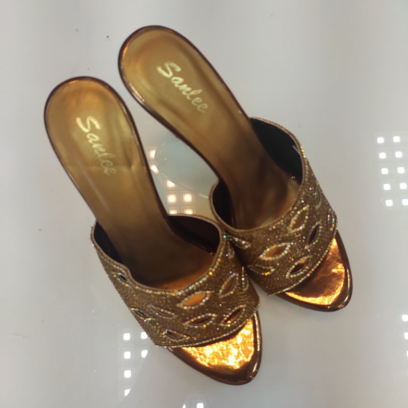 Indian sleeper Size 35