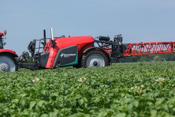 Прицепной опрыскиватель Kverneland iXtrack T4