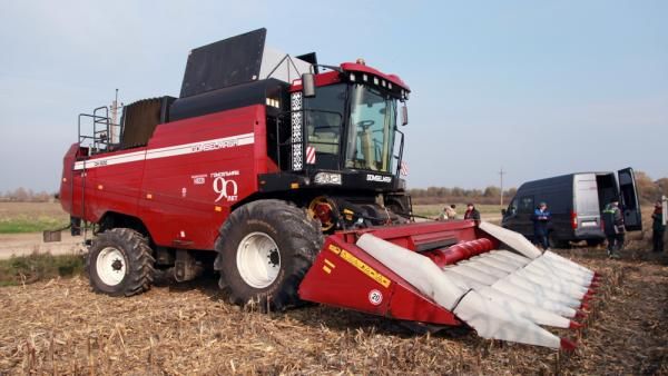 Комбайн зерноуборочный самоходный GH800