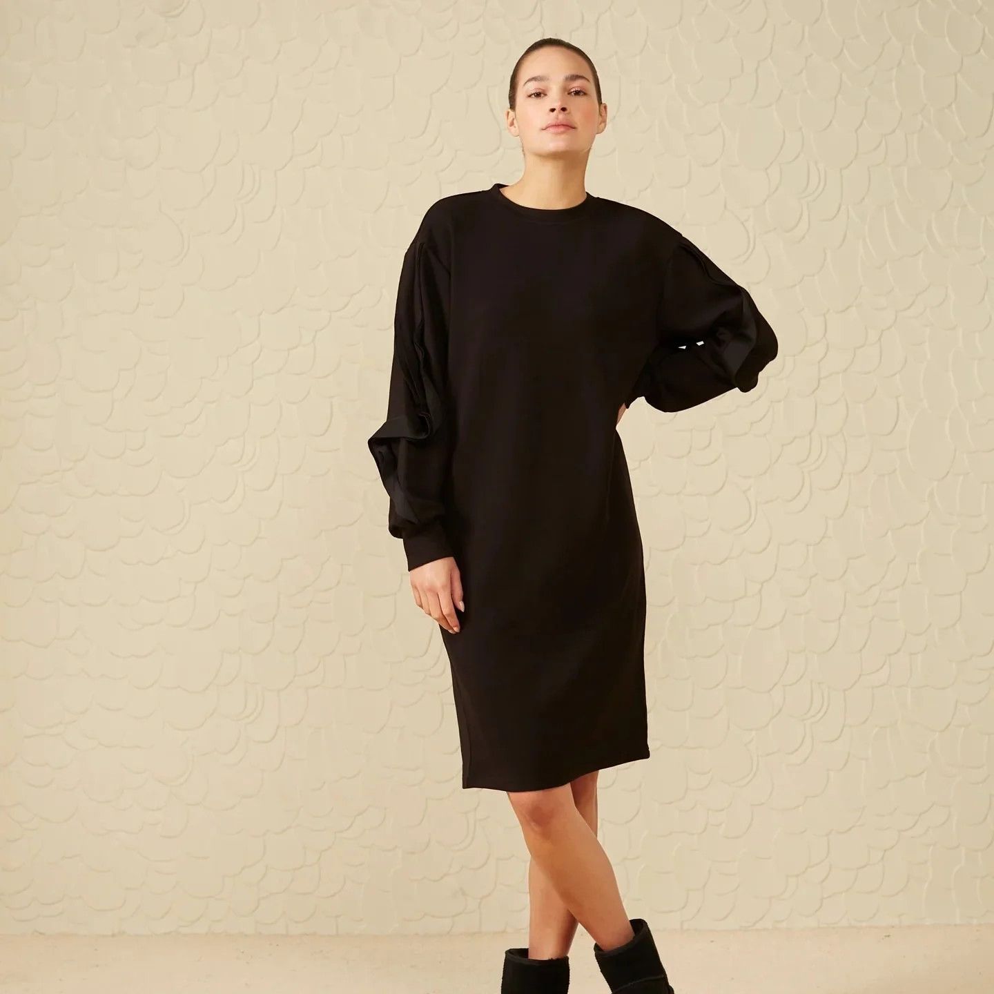 Sweater dress with ruffle sleeve