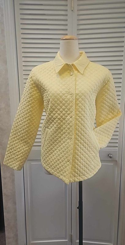 Quilted short jacket 