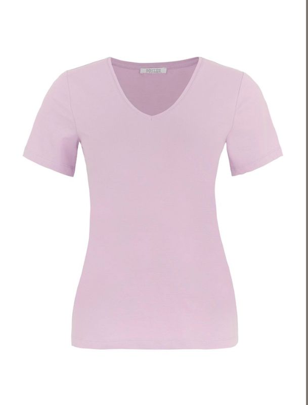 V-neck t-shirt