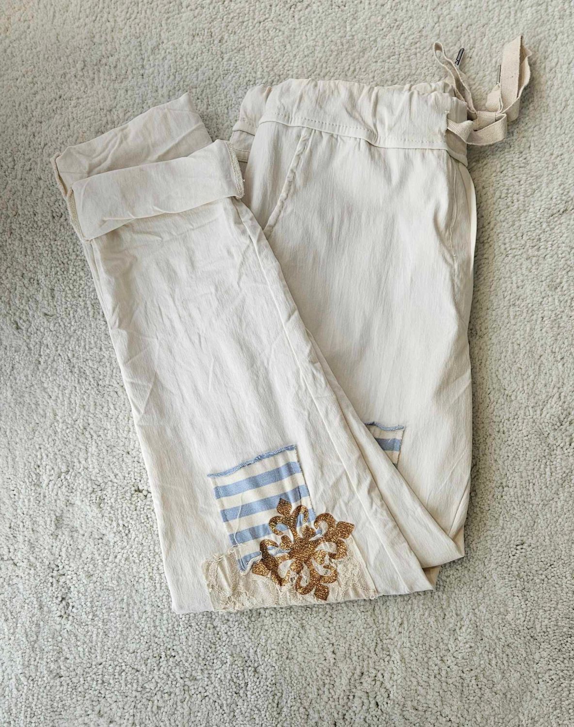 Patched detail capri, Color: Cream, Size: S