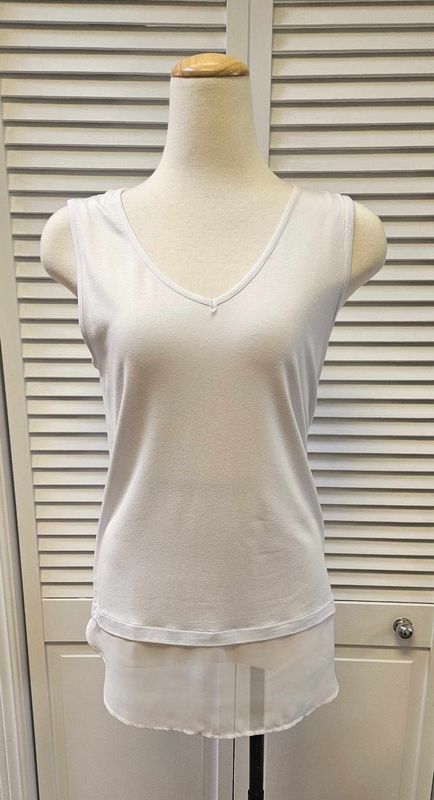 Mesh hem v-neck cami