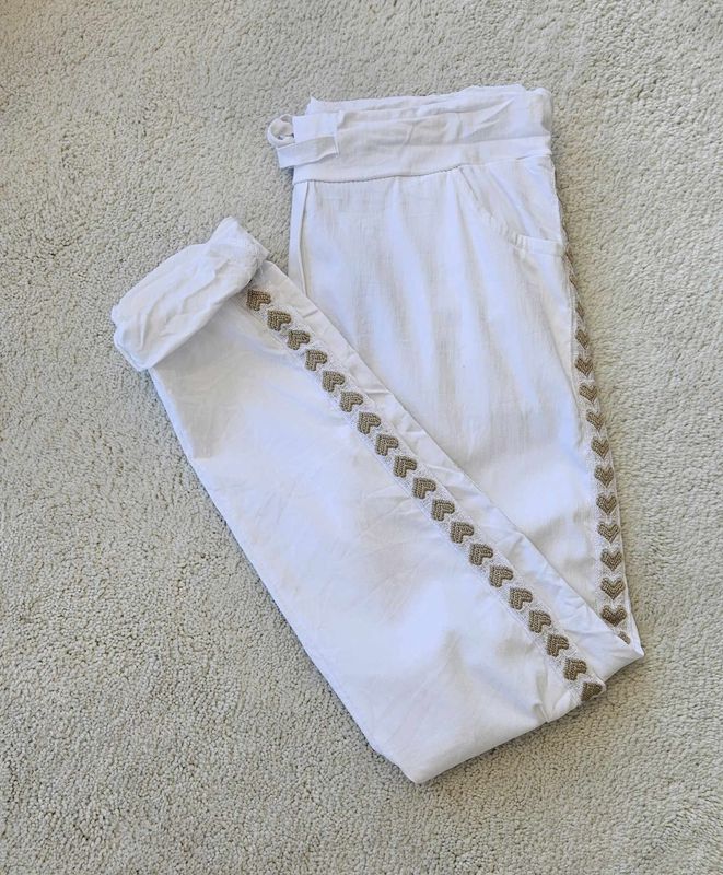 Jogger w/ embroidered heart trim