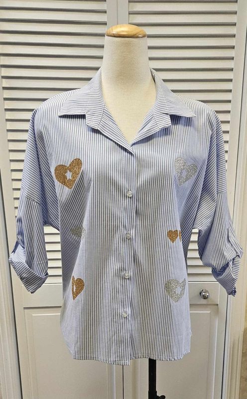 Stripe blouse w/ printed heart details