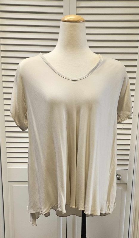 High-low hem t-shirt