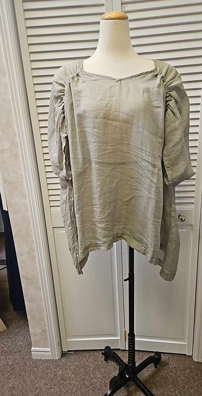 Tunic top w/ drawstring sleeve