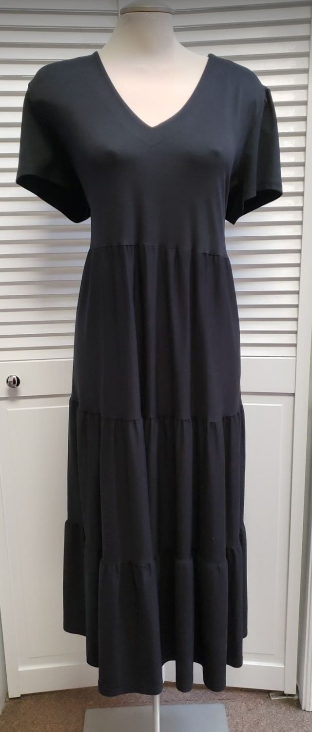 Black short Sleeve V-Neck Tiered Bamboo Midi Dress