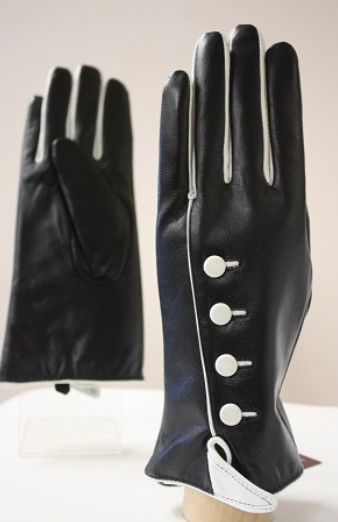 Genuine leather gloves with button trim detail, Color: Black/ Vanilla, Size: Sm