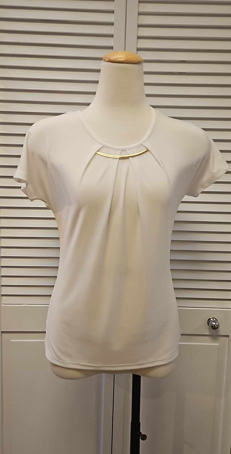 Pleated short sleeve blouse, Color: Off white, Size: S