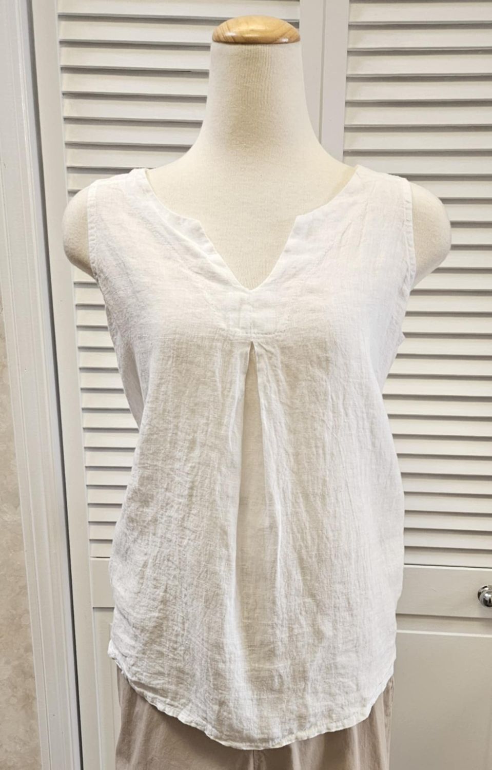 Linen v-neck pleated tank top, Color: White, Size: S
