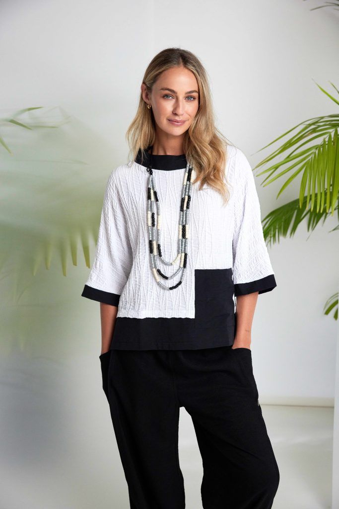 Contrast Embossed Jacquard Top, Color: White/ Black, Size: 1