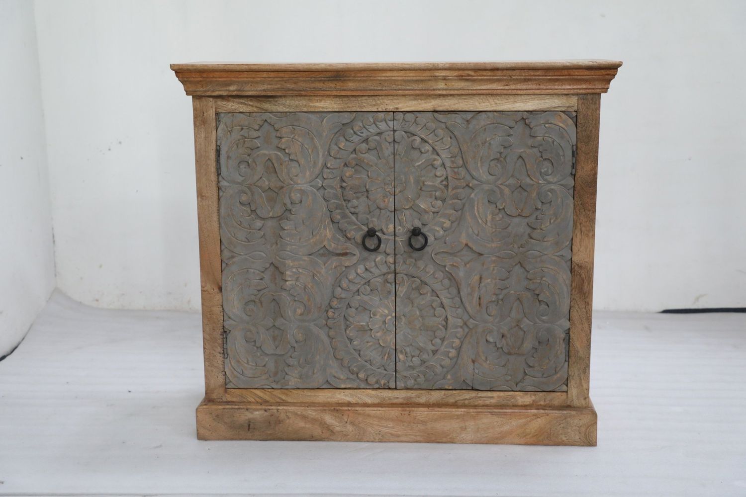 SIDEBOARD