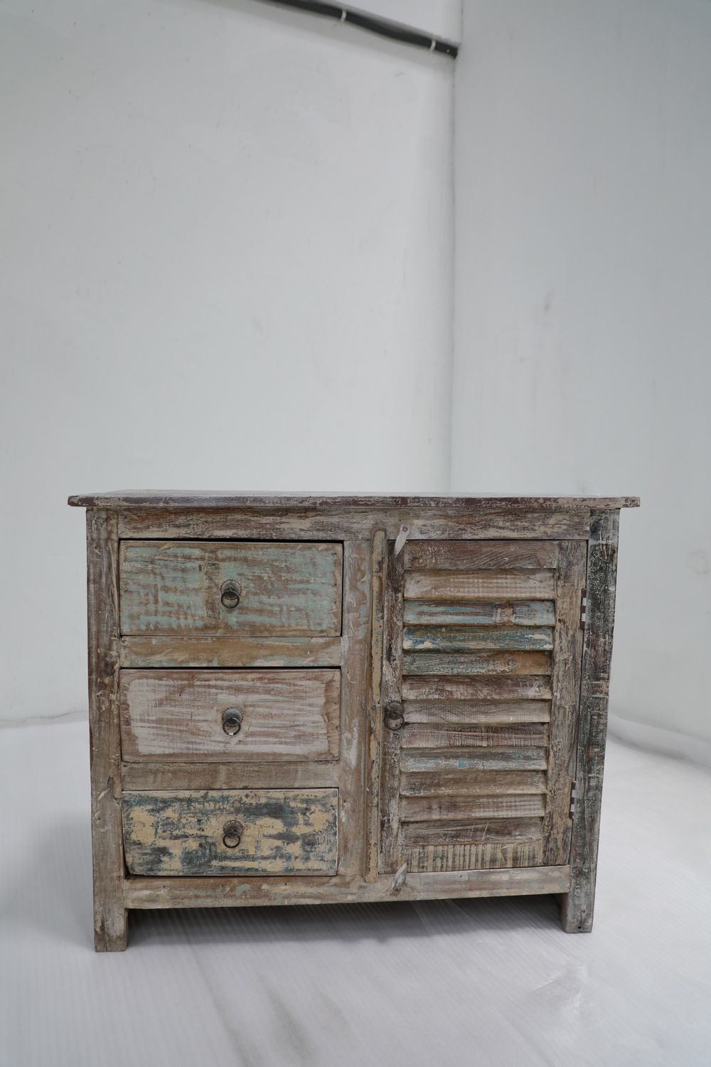 SIDEBOARD