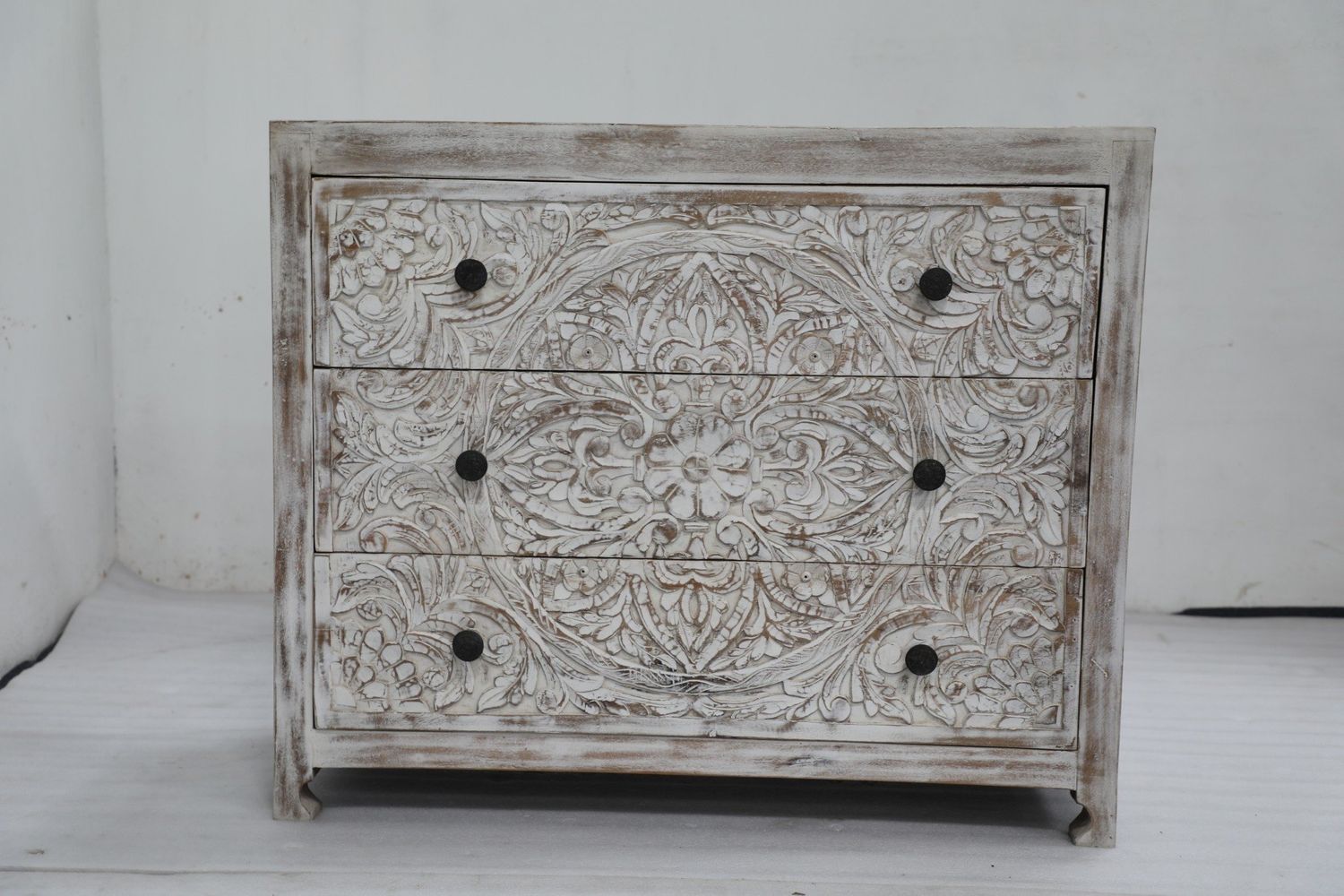 DRESSER