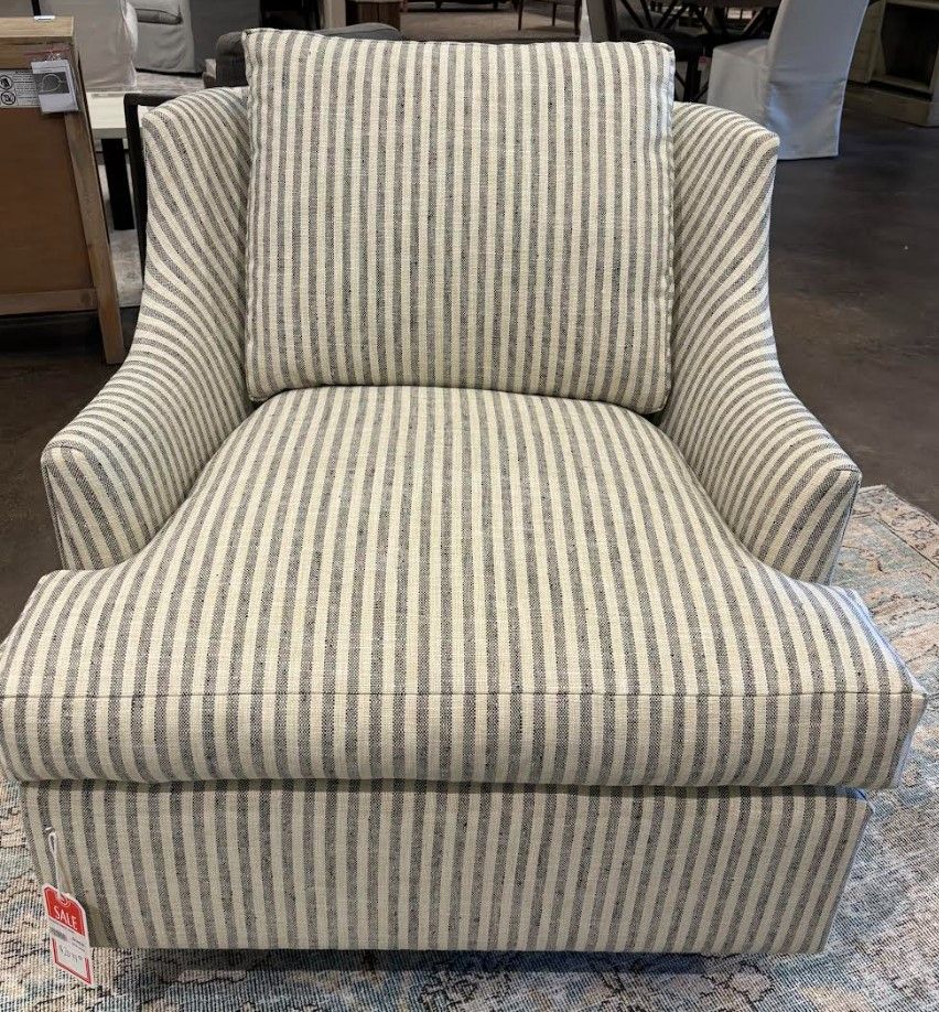 SWIVEL CHAIR