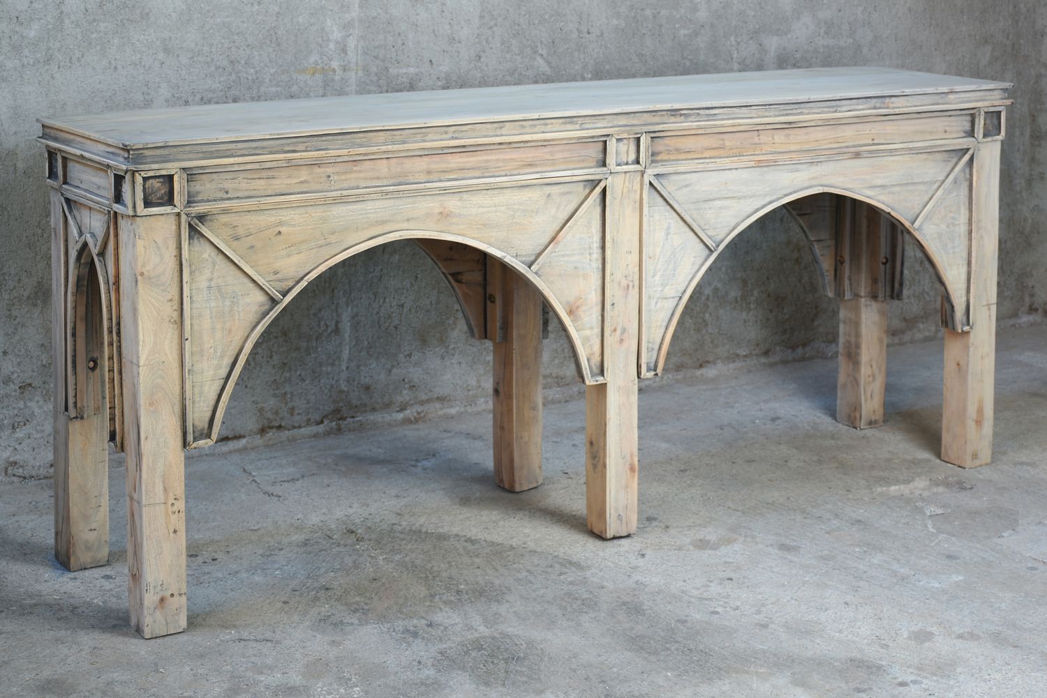 CONSOLE TABLE