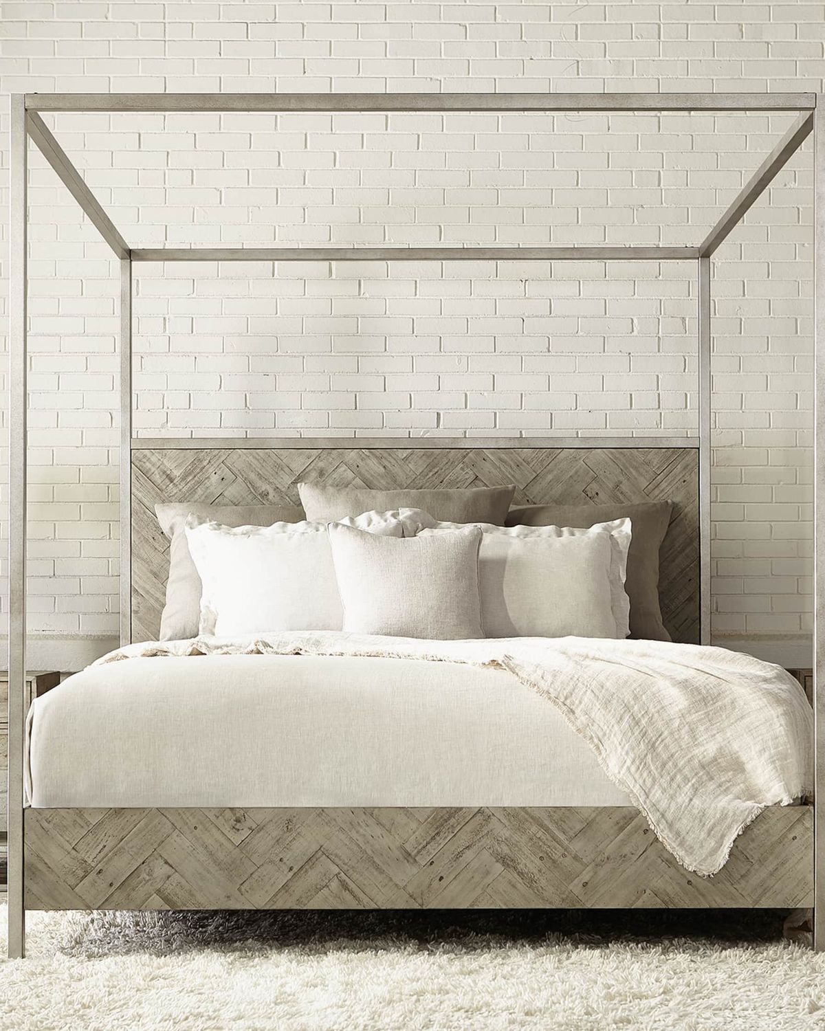 QUEEN BED