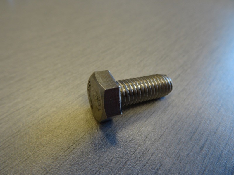 METRIC HEX BOLT