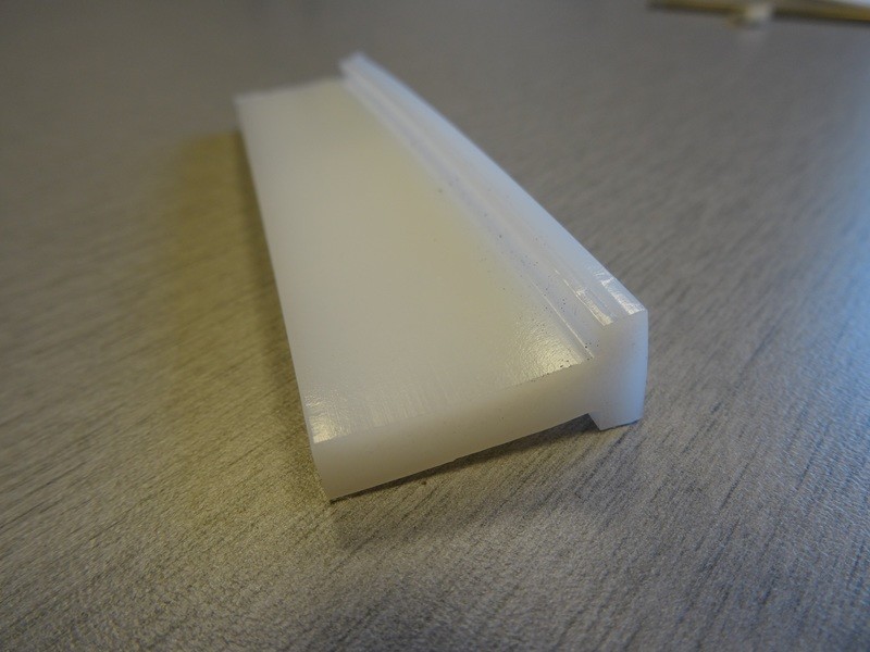 UHMW CENTER SUPPORT T-RAIL UHMW CENTER SUPPORT T-RAIL