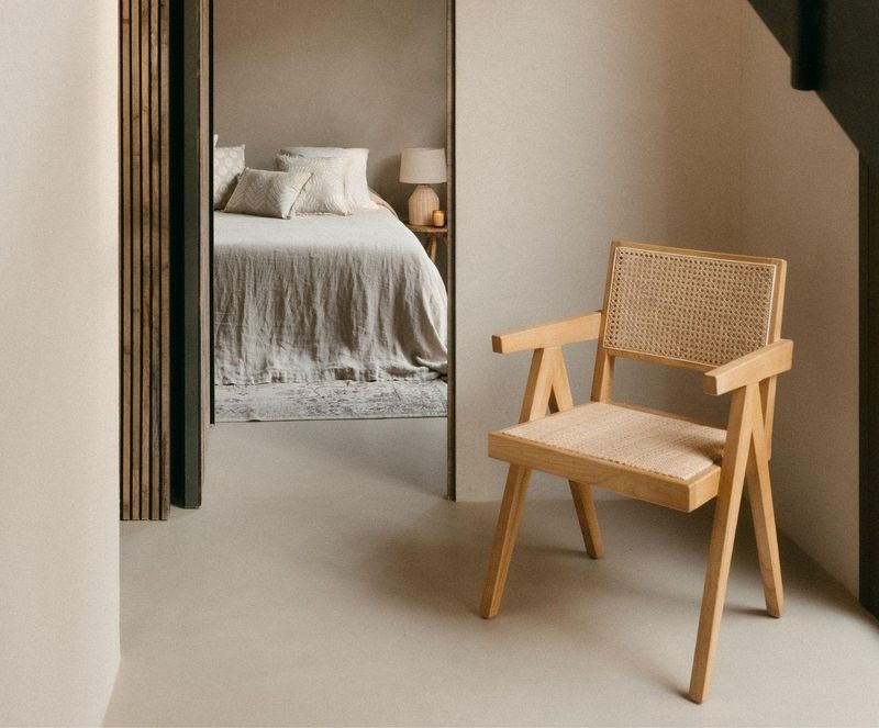 Andrea House Nordic bruin gevlochten iepenhouten fauteuil 50 x 50 x 84