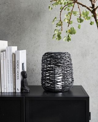 Hurricane, Upto Black 23,5 x 23,5 x h27 cm