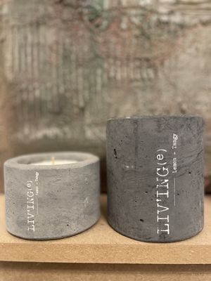 Kaars LIV'ING(e) beton grijs laag Lemon - Tangy