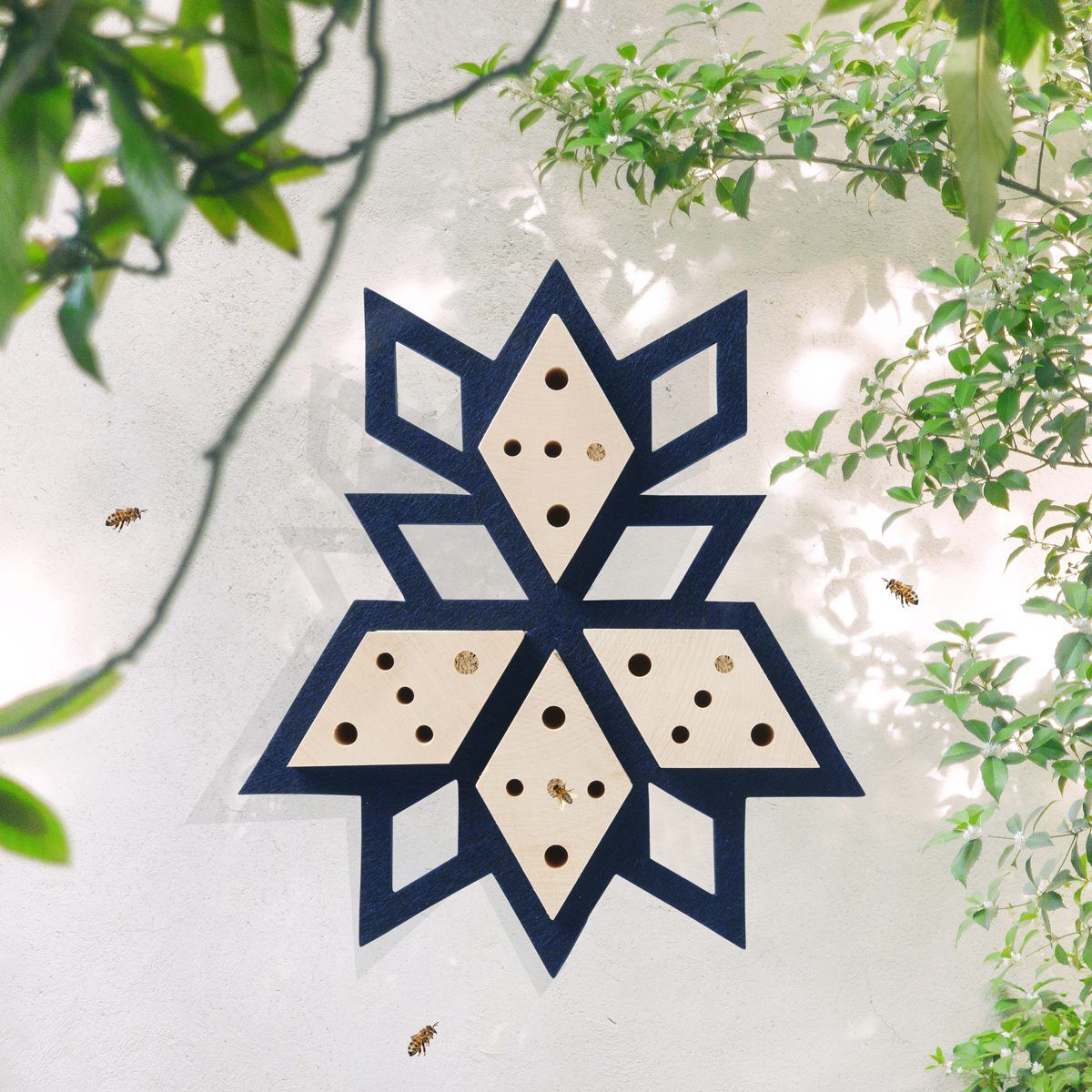 The Busy Bee Hotel - Mindnight blue