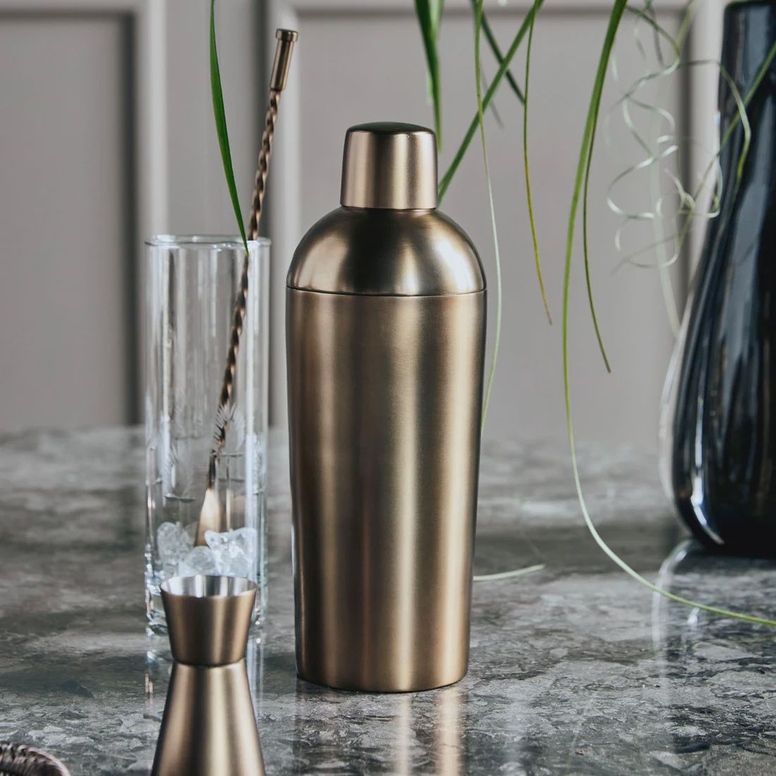 Shaker, Bar, Antieke koperen afwerking