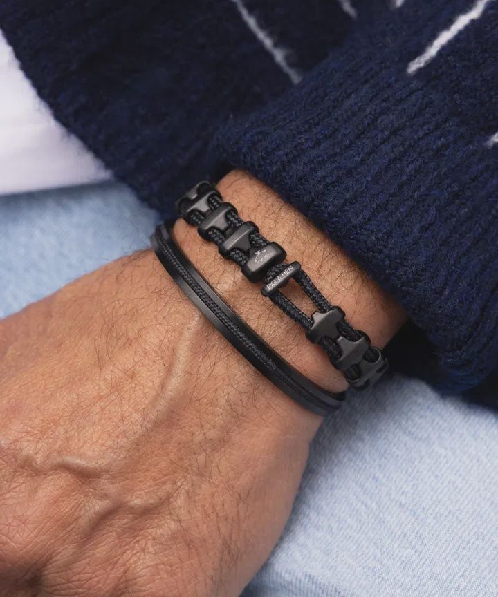 Bold Bob, Color: Black, Shacklecolor: Black, Size: M