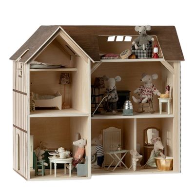 Mouse hole farmhouse