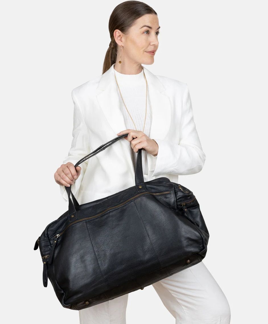 Signe Urban, Color: Black