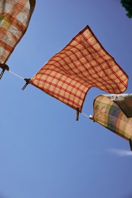 Vida check tea towel (50x70cm), strawberry/cream