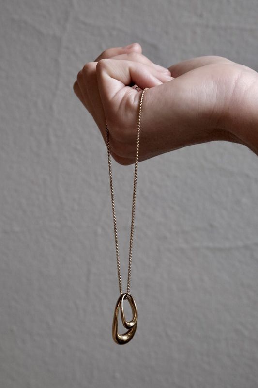 Loop necklace