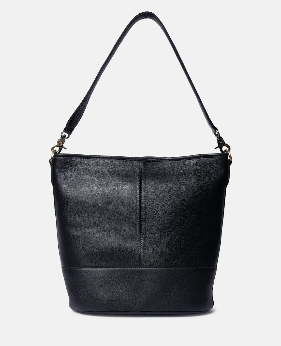 Nomi, Color: Black