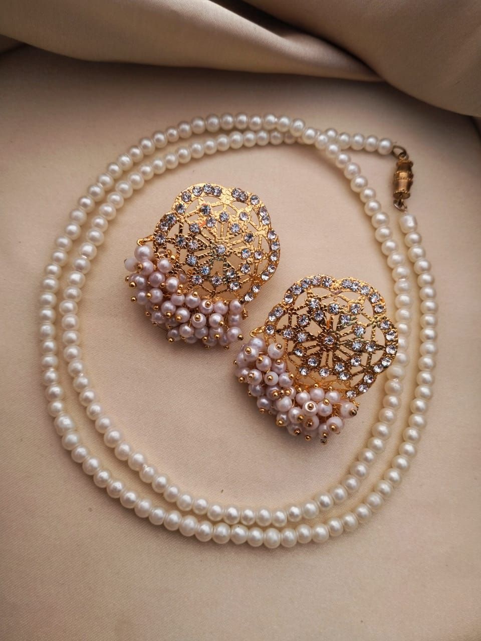 Pearl necklace and earrings set