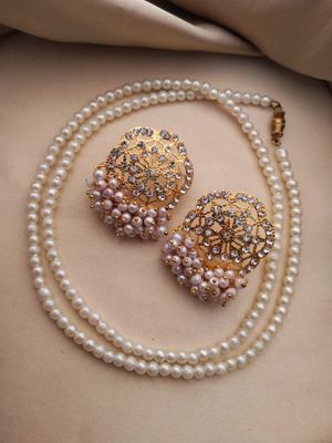 Pearl necklace and earrings set